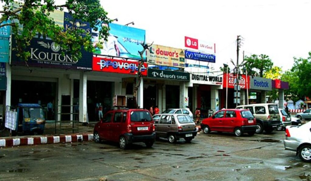 Souvenir shops and local market at Sadar Bazaar Agra